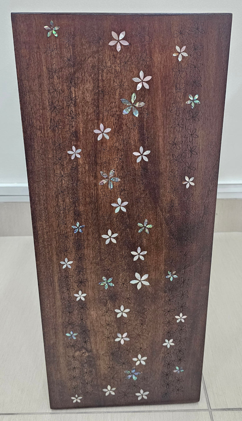 Jasmine Kisses Table